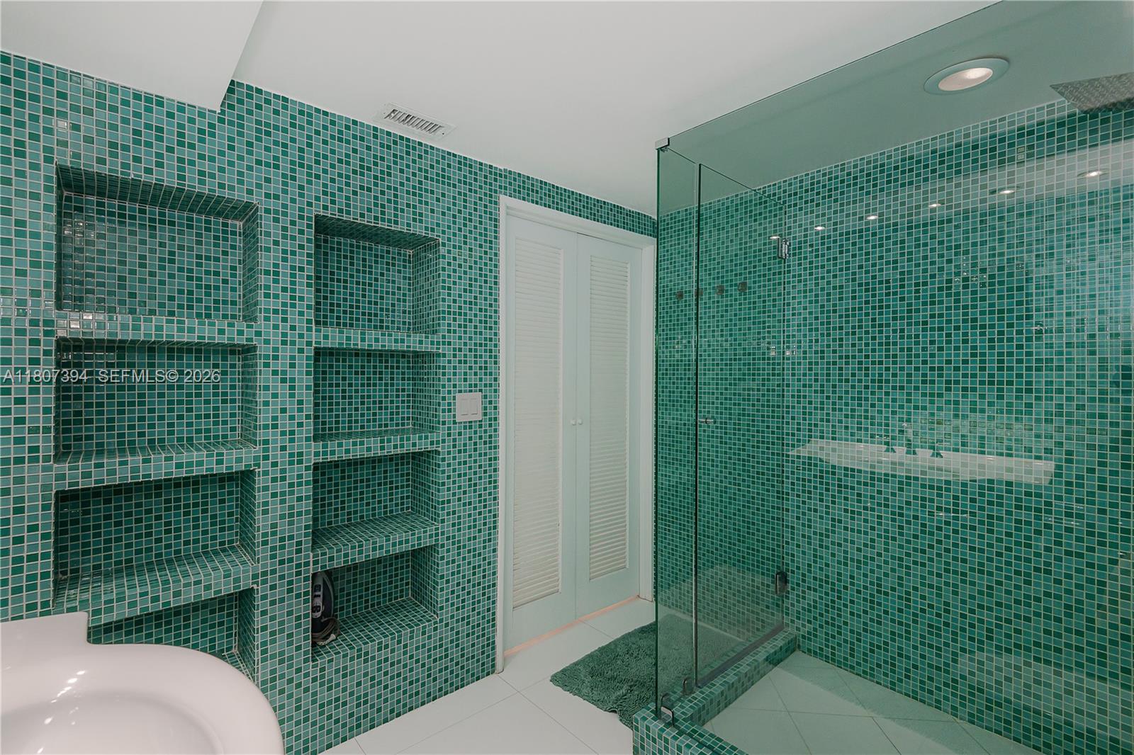 RONEY PALACE CONDO - Residential Lease