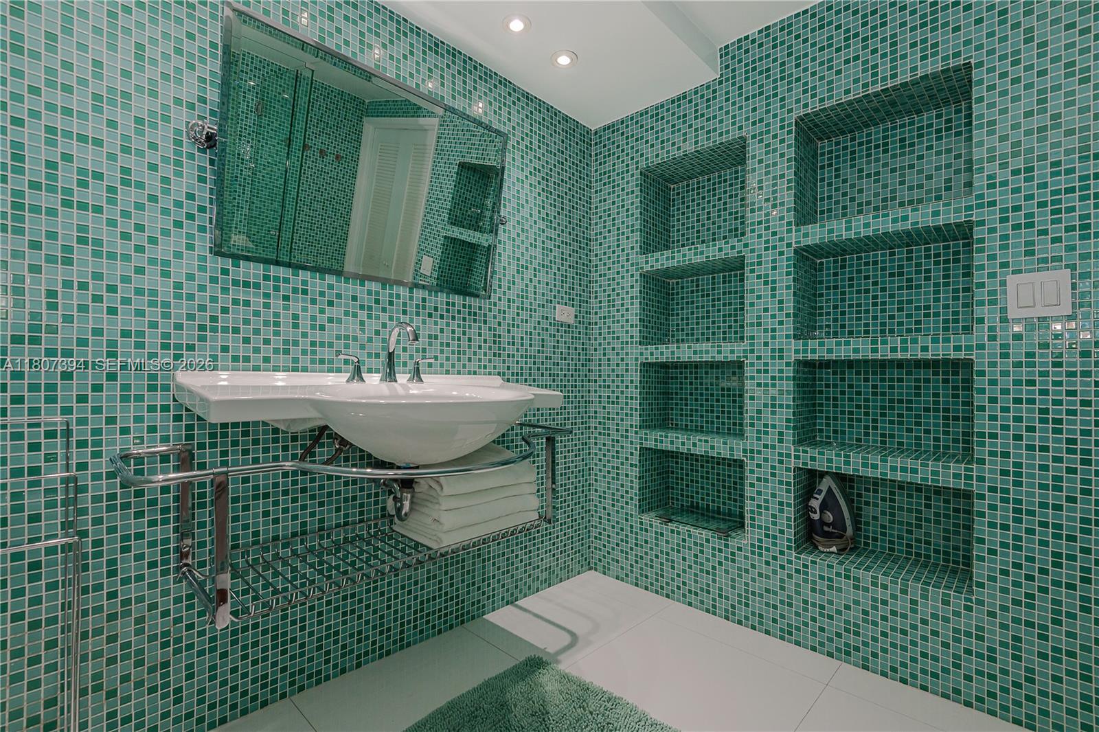 RONEY PALACE CONDO - Residential Lease