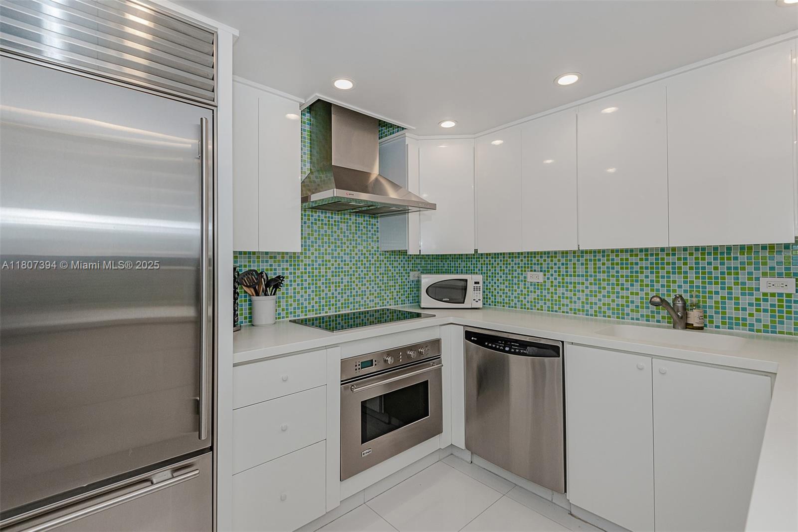 RONEY PALACE CONDO - Residential Lease