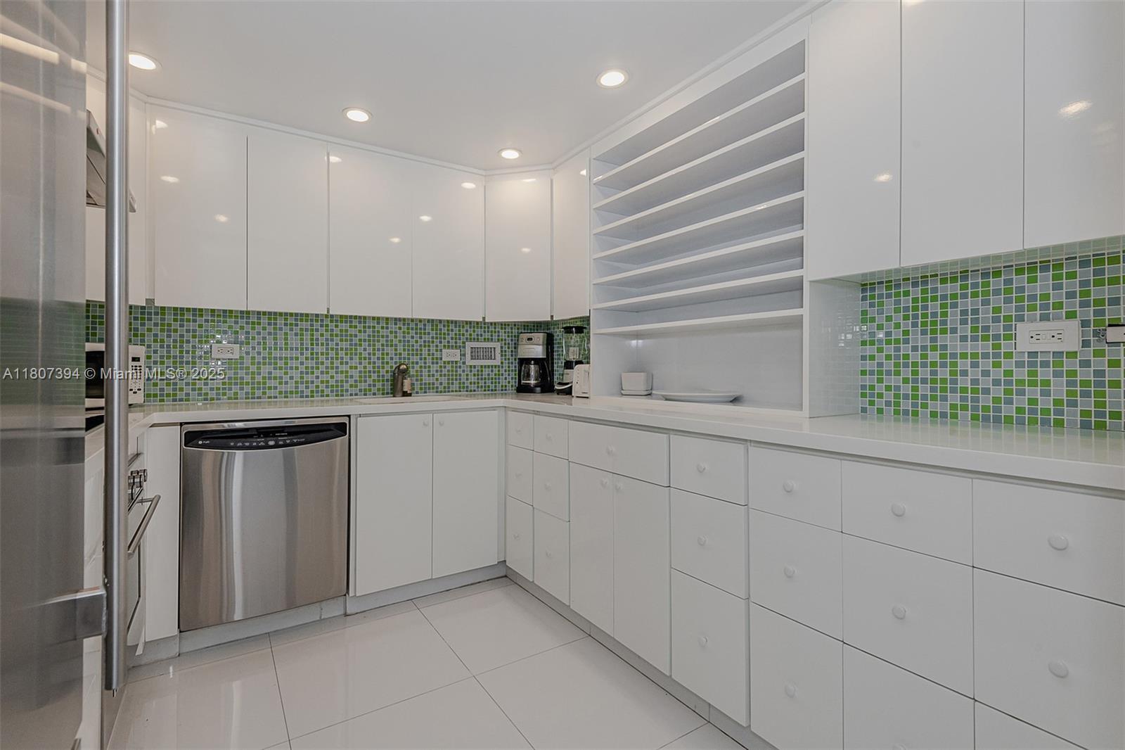 RONEY PALACE CONDO - Residential Lease