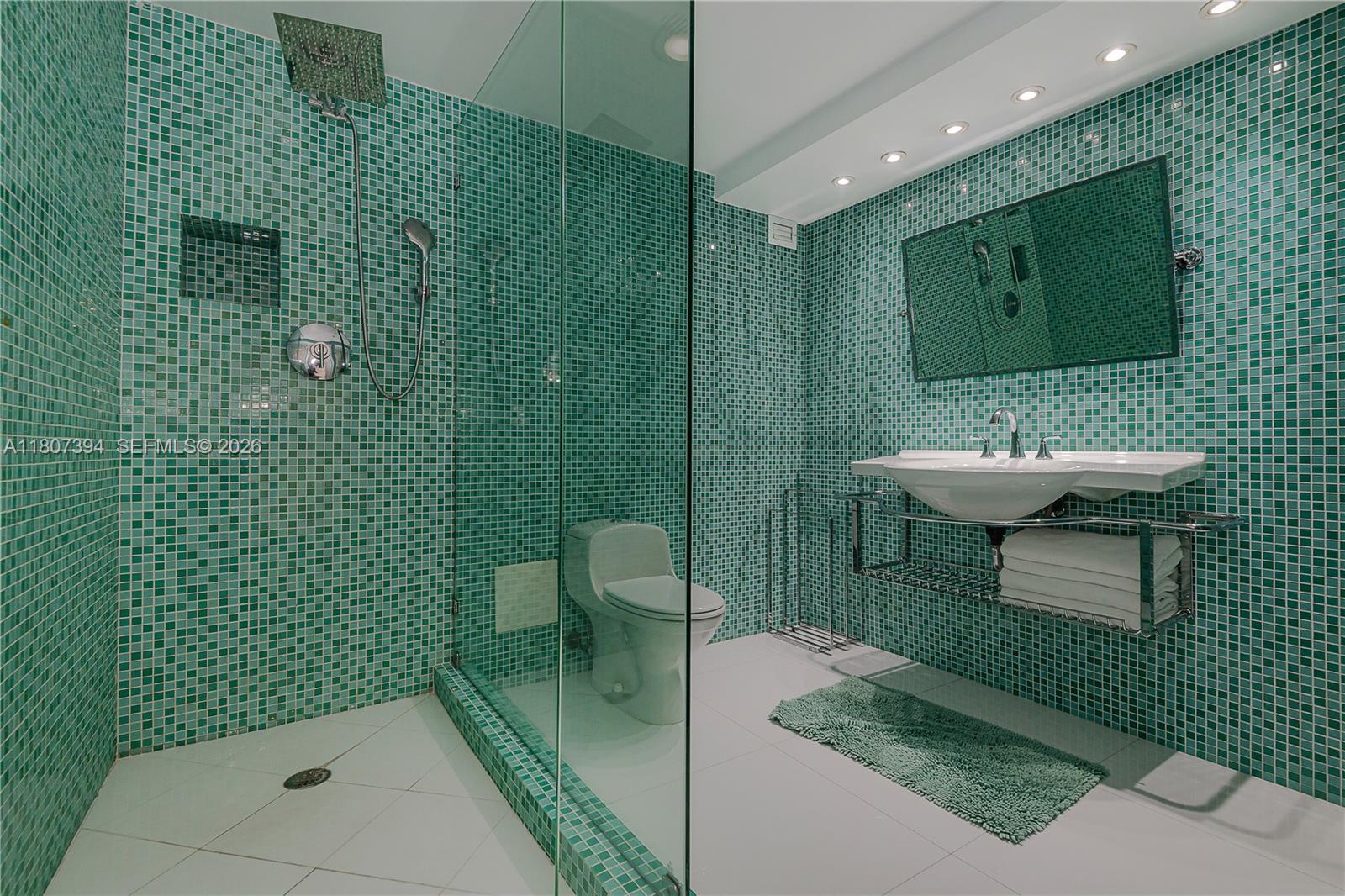 RONEY PALACE CONDO - Residential Lease