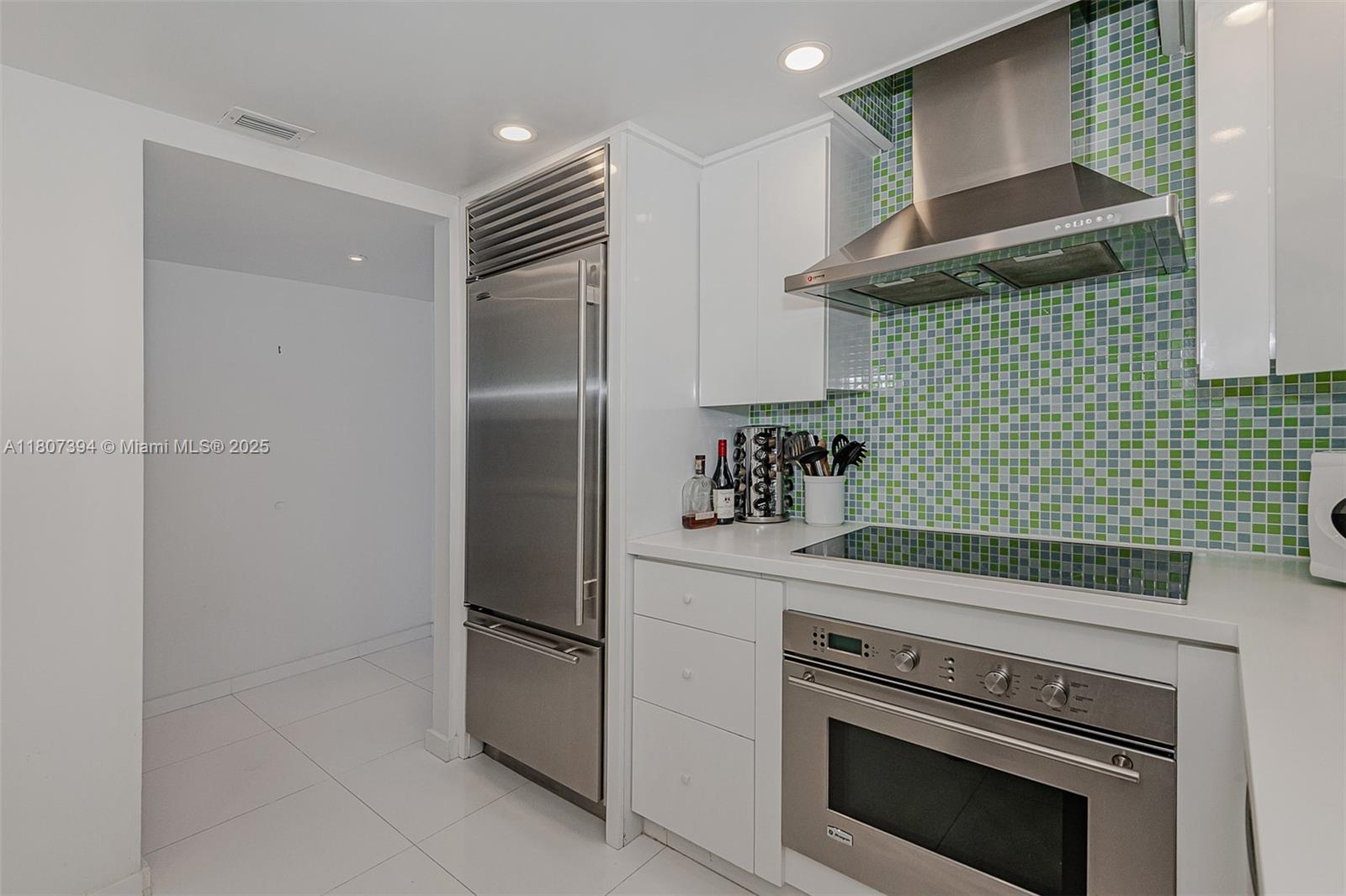 RONEY PALACE CONDO - Residential Lease