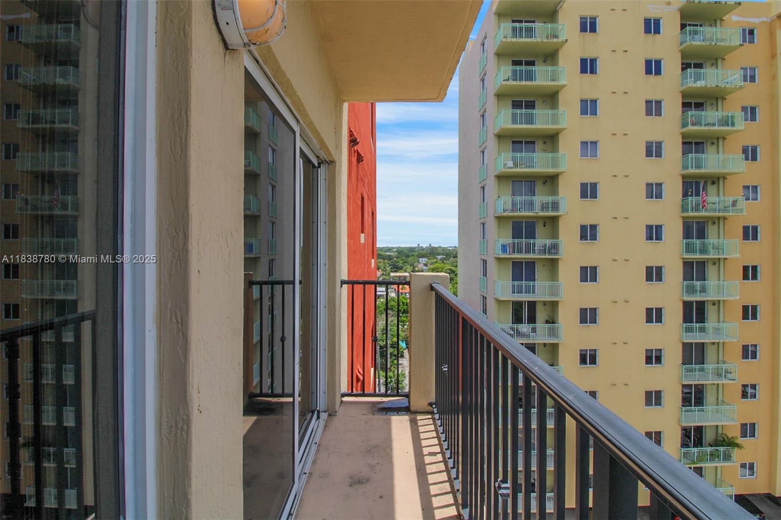 3410 Coral Way 904