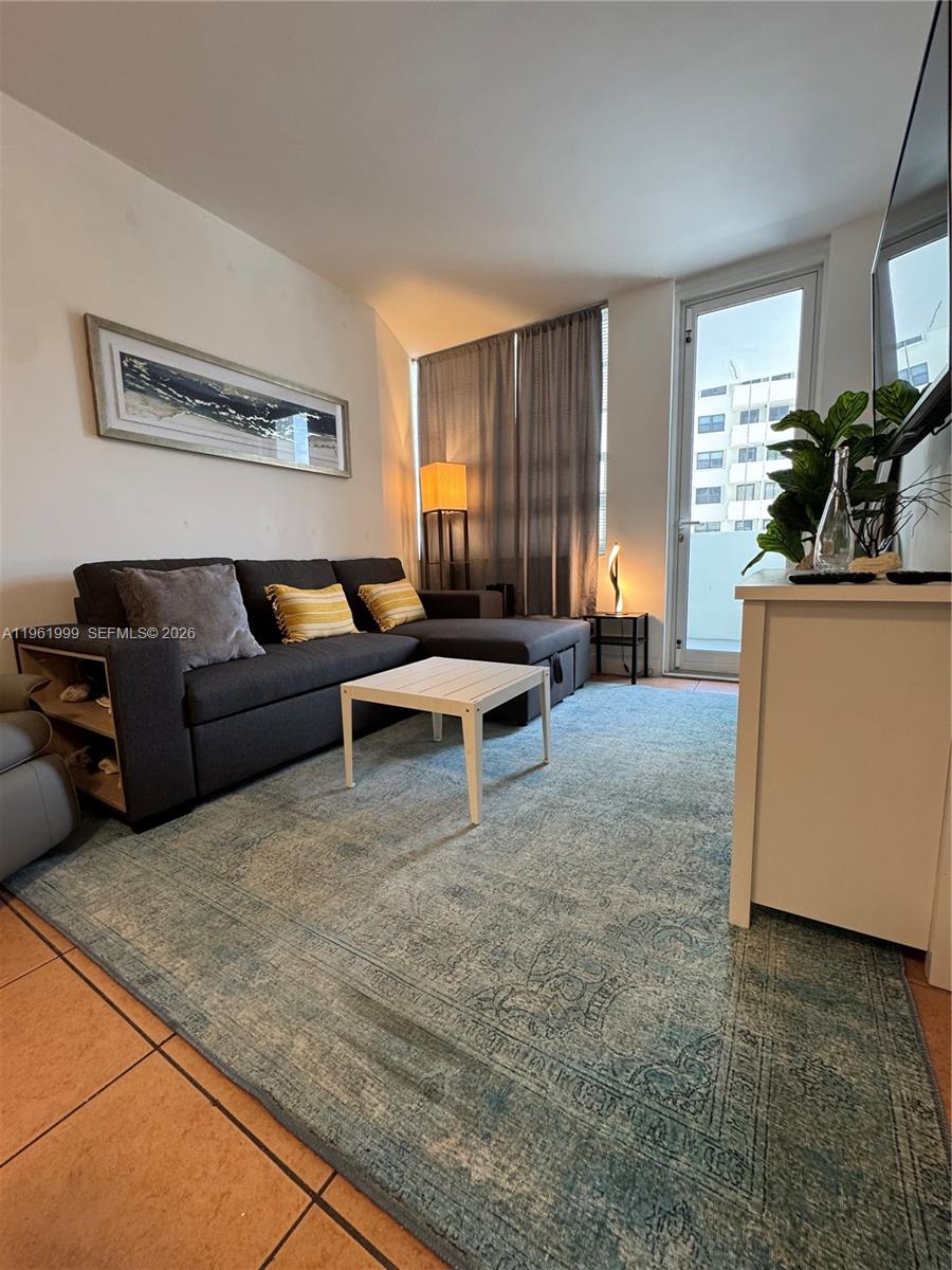 THE DECOPLAGE CONDO - Residential