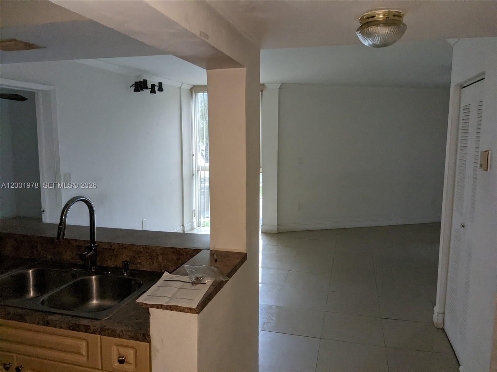 LAS BRISAS@ COUNTRY CLUB - Residential Lease