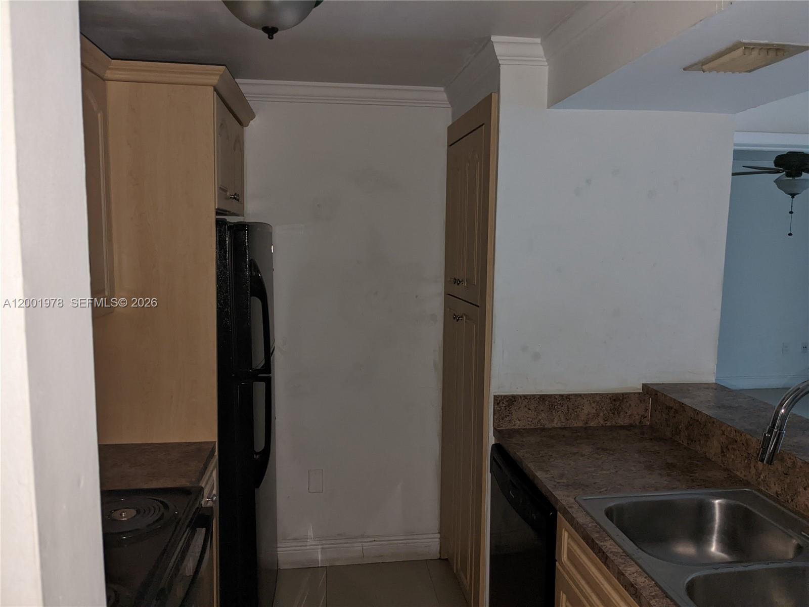 LAS BRISAS@ COUNTRY CLUB - Residential Lease