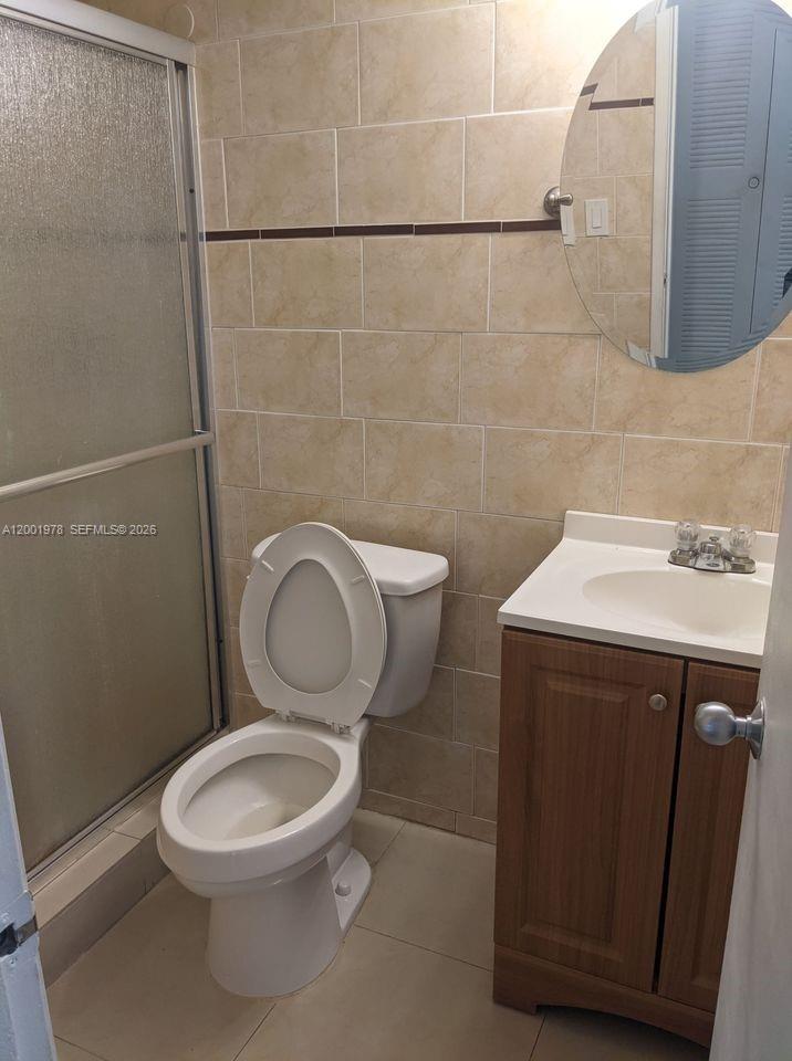 LAS BRISAS@ COUNTRY CLUB - Residential Lease