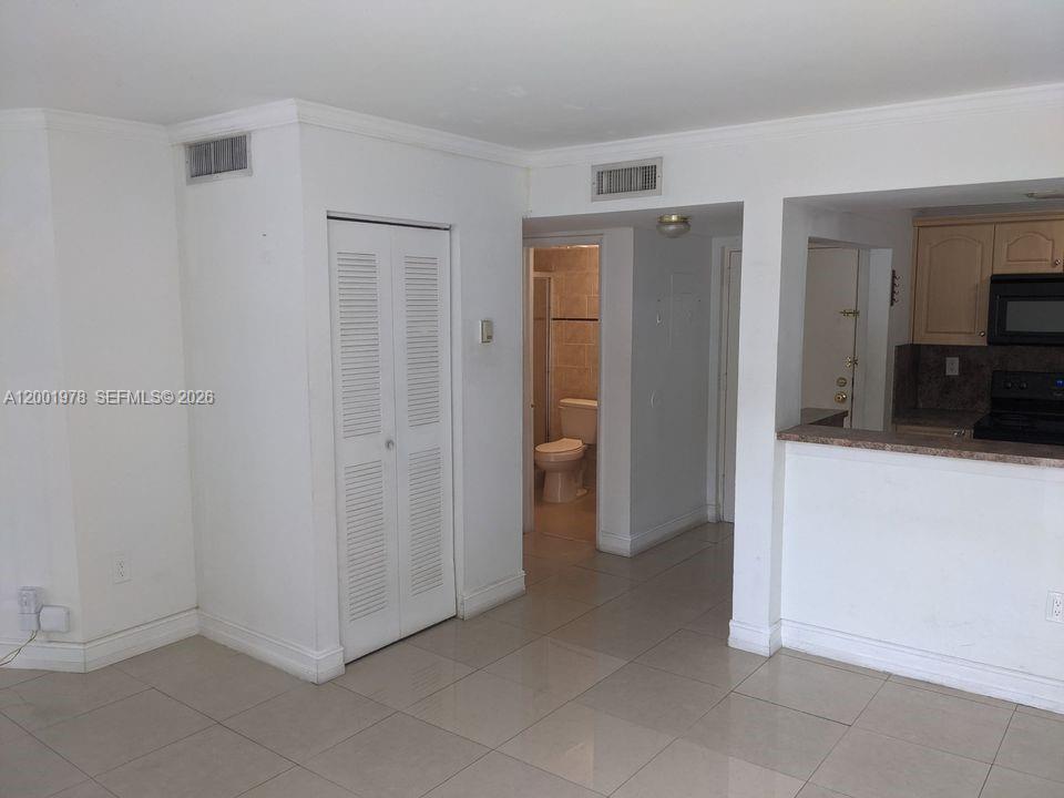 LAS BRISAS@ COUNTRY CLUB - Residential Lease