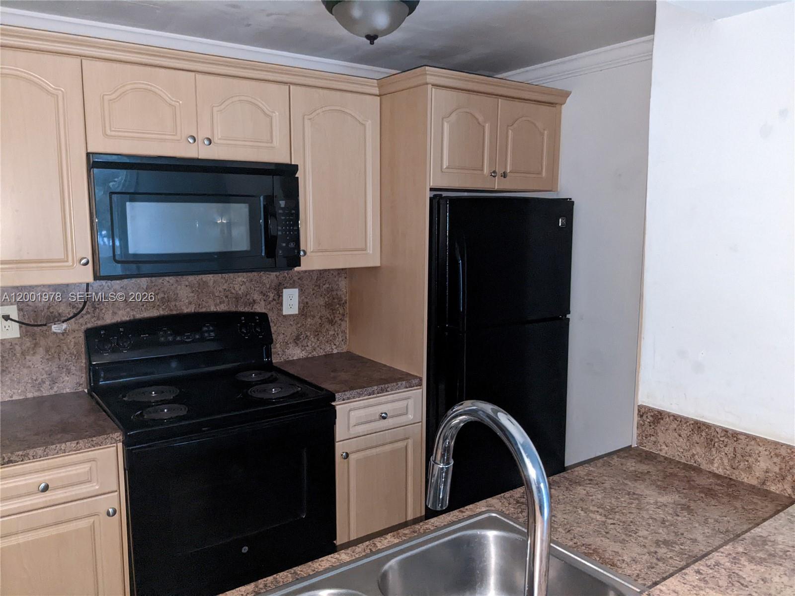 LAS BRISAS@ COUNTRY CLUB - Residential Lease