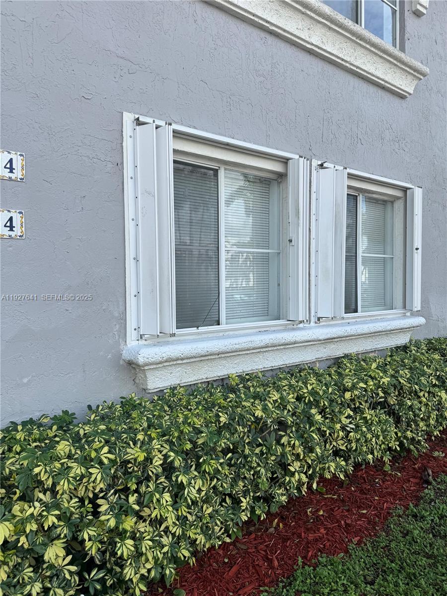 VILLA DORAL CONDO NO 5 - Residential Lease