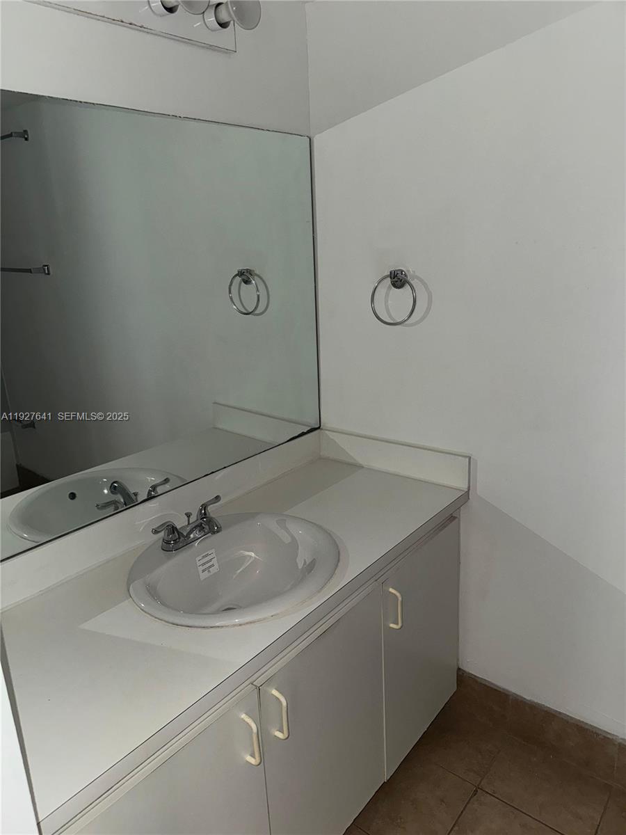 VILLA DORAL CONDO NO 5 - Residential Lease