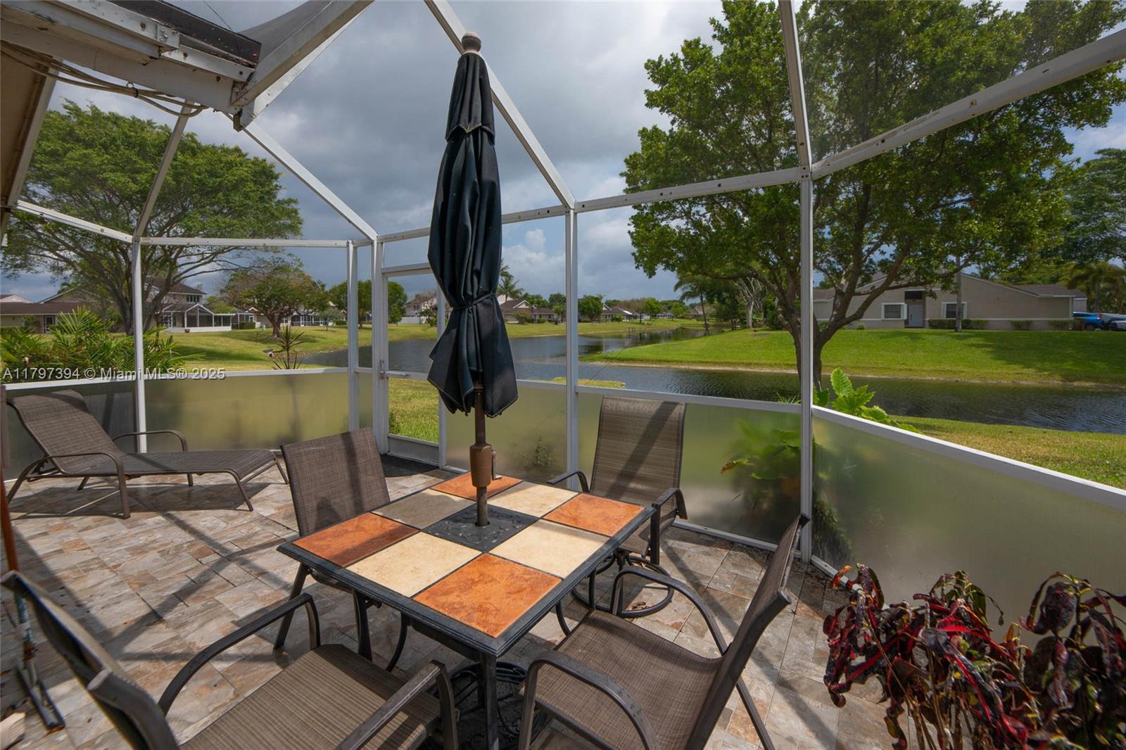 THE LAKES - Residential