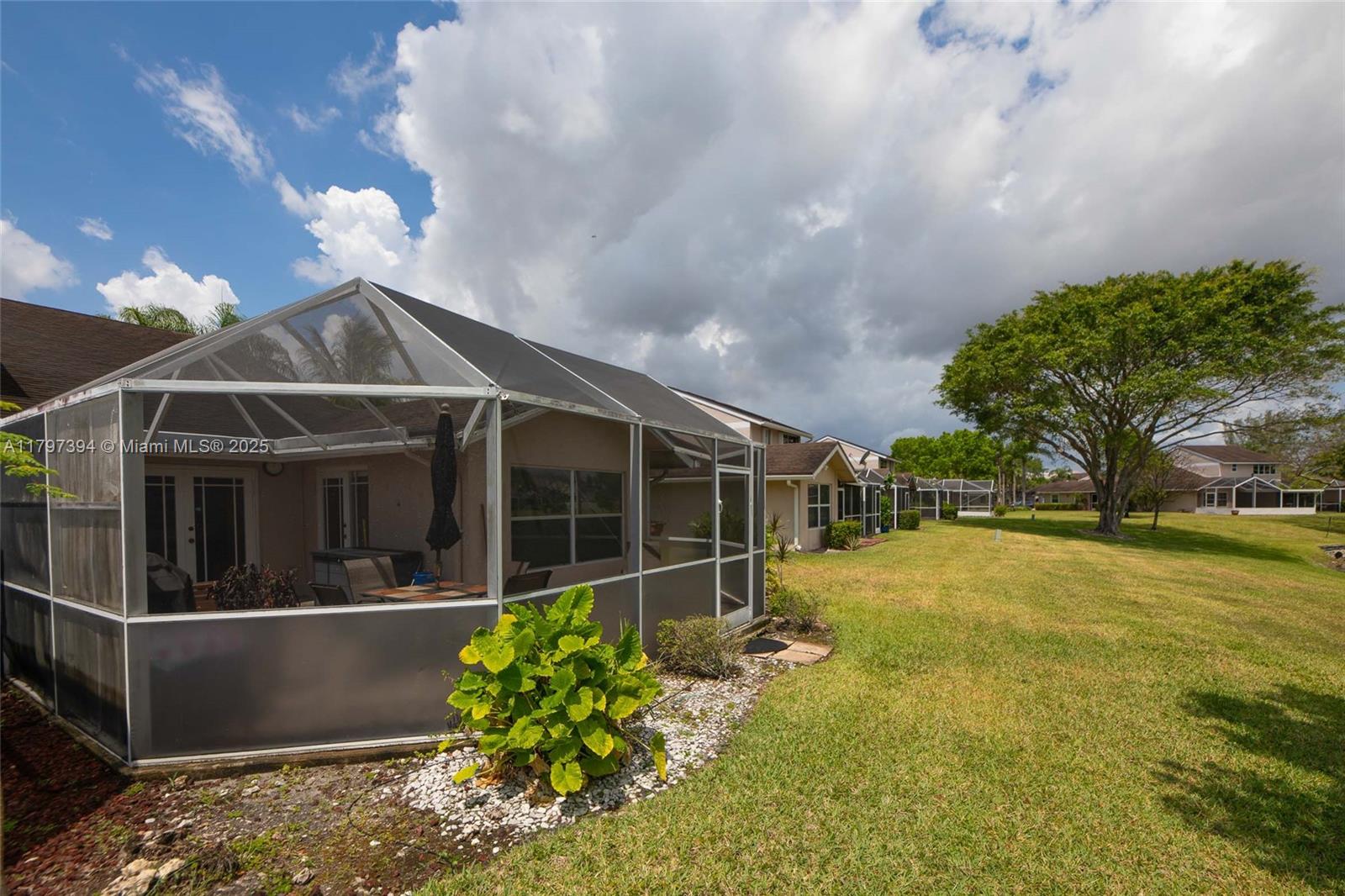 THE LAKES - Residential