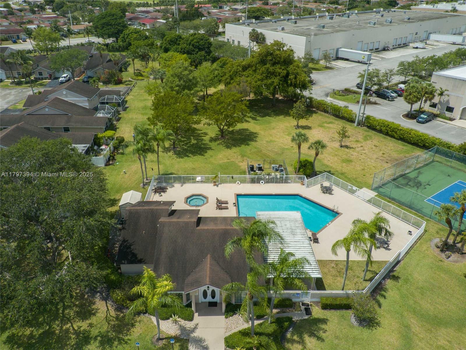 THE LAKES - Residential