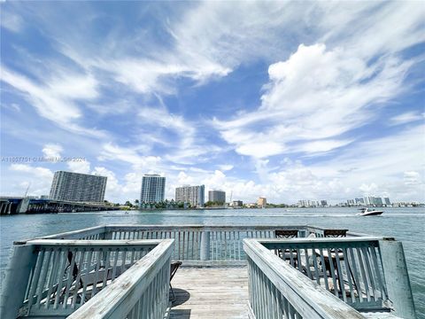 2130 Bay Dr Miami Beach FL 33141