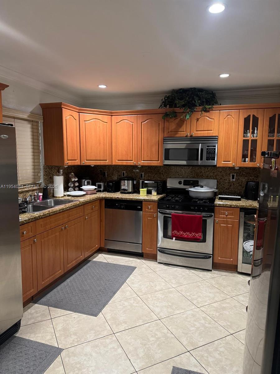 CENTRE COURT CONDO - Residential