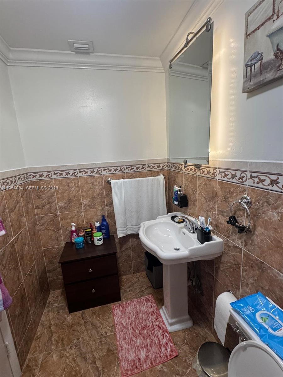 CENTRE COURT CONDO - Residential