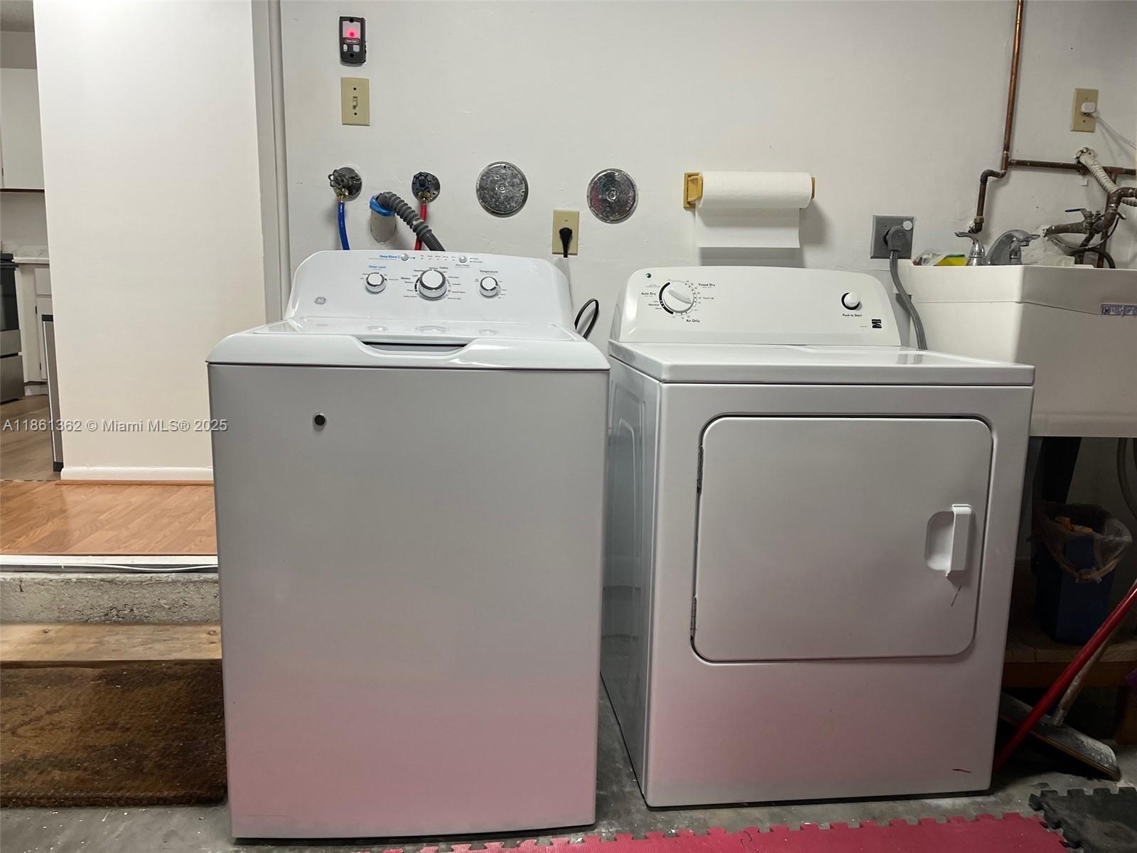 WOODGATE CONDOMINIUM 14 - Residential