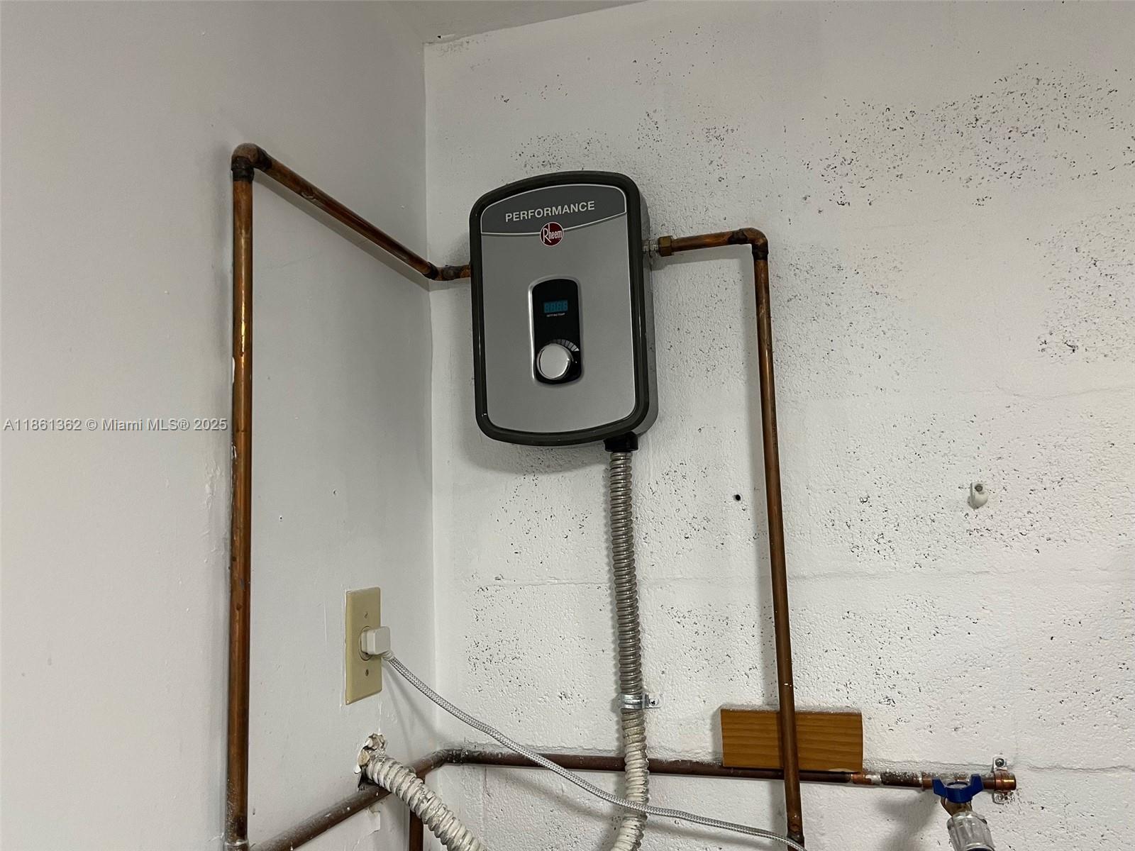 WOODGATE CONDOMINIUM 14 - Residential