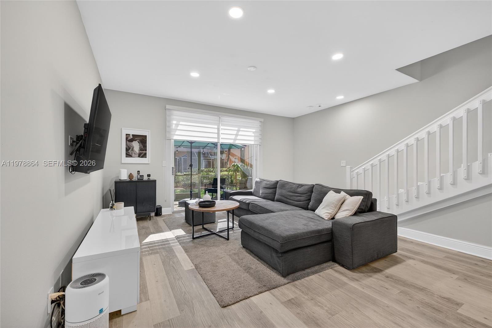 1594 Barcelona Way 5-18