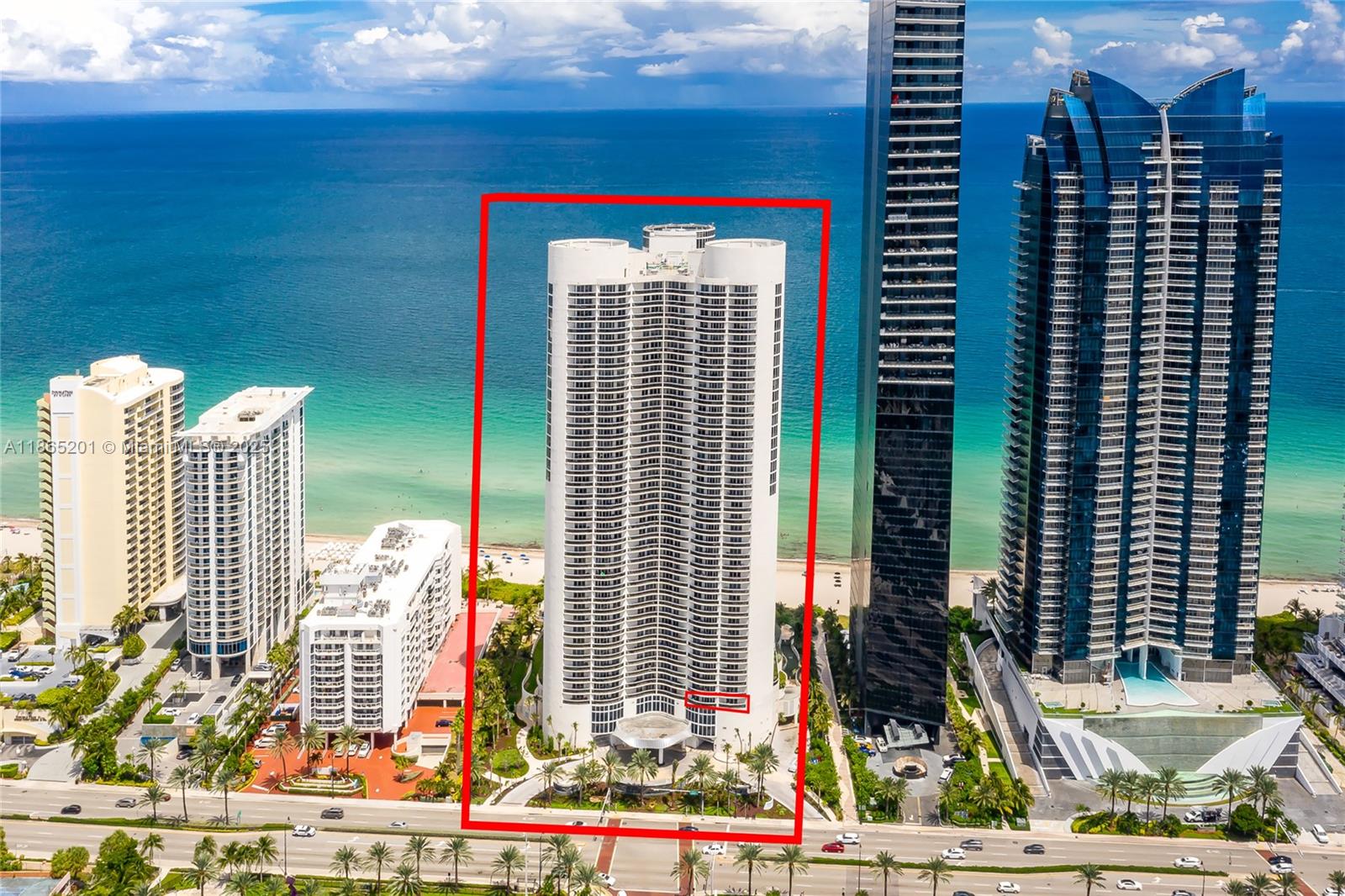 Exclusive 2-bedroom, 2-bathroom apartment featuring a beautiful city view, located in an oceanfront building in the prestigious Sunny Isles area. The unit is offered fully furnished and includes one assigned parking space.
Enjoy a resort-style lifestyle with 24-hour concierge, complimentary valet parking, heated pool and jacuzzi, pool and beach service, and an on-site restaurant with beachside service.
The unit also includes an in-unit washer and dryer.