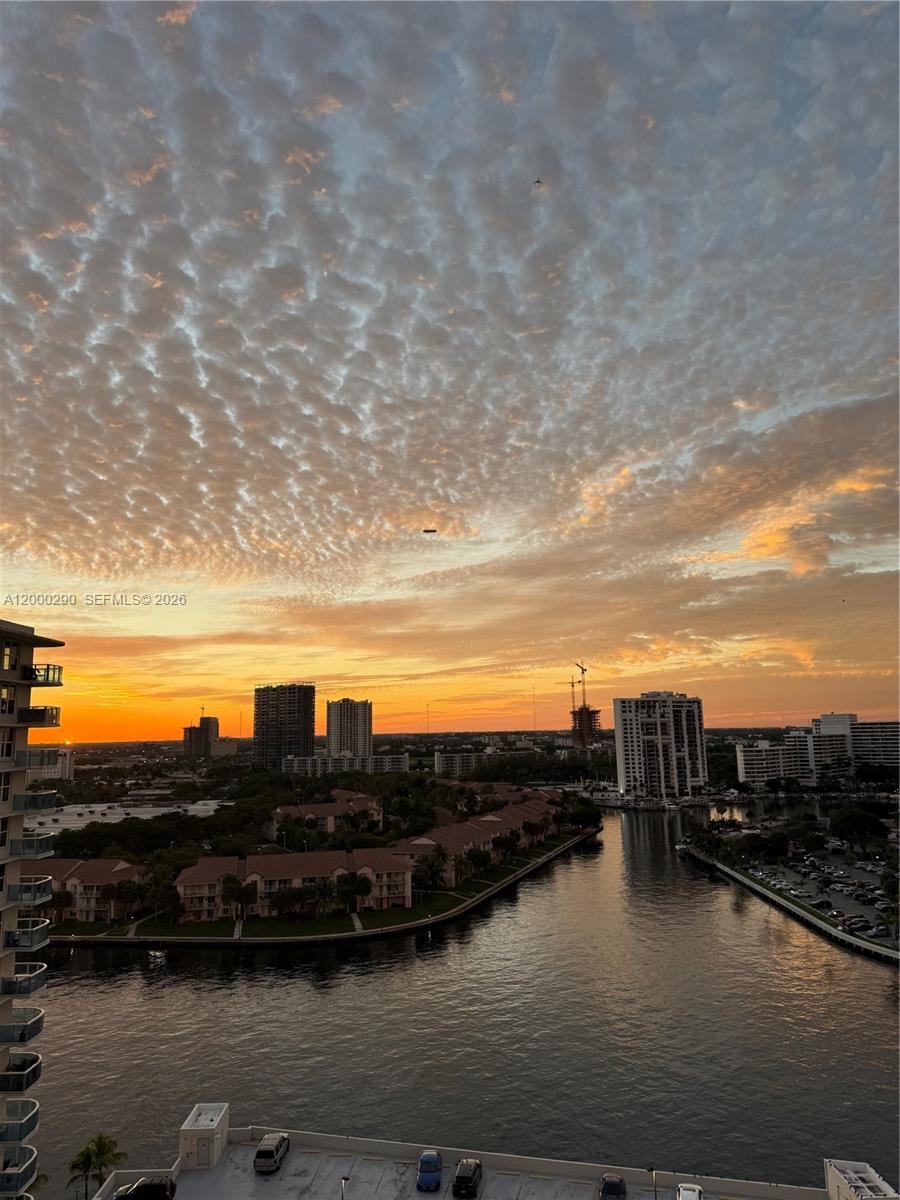 HALLMARK OF HOLLYWOOD CON - Residential