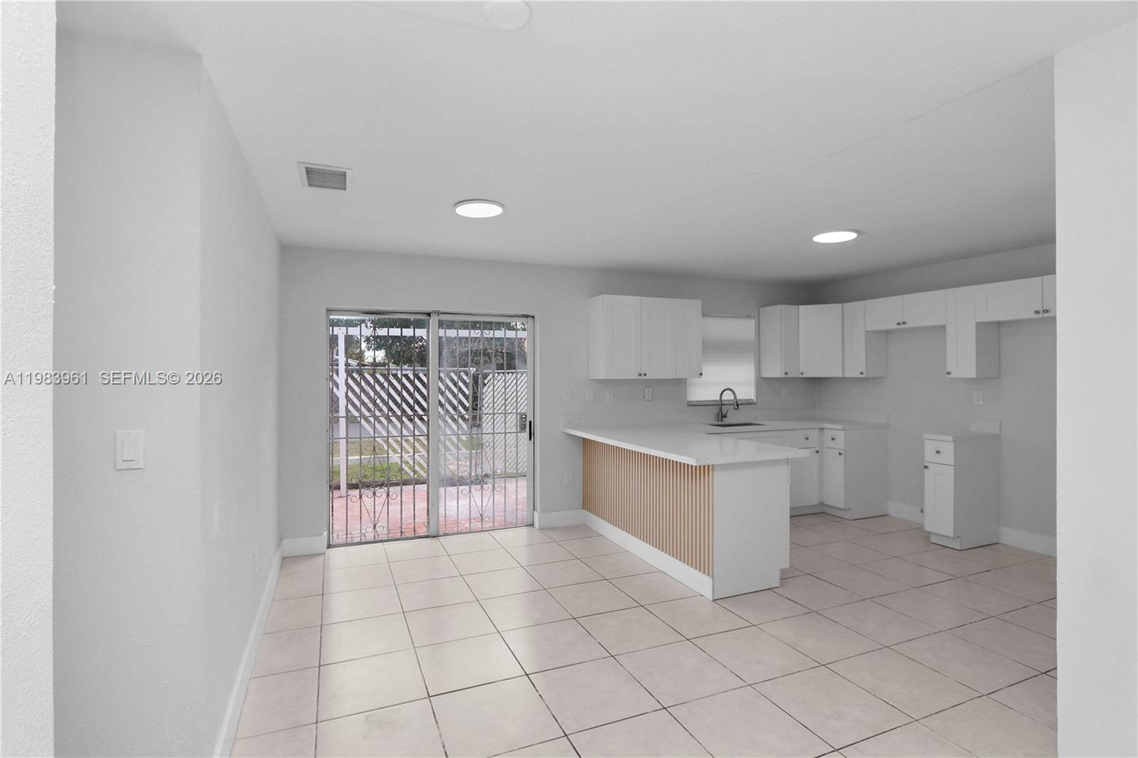 GREENWOOD VILLAS - Residential