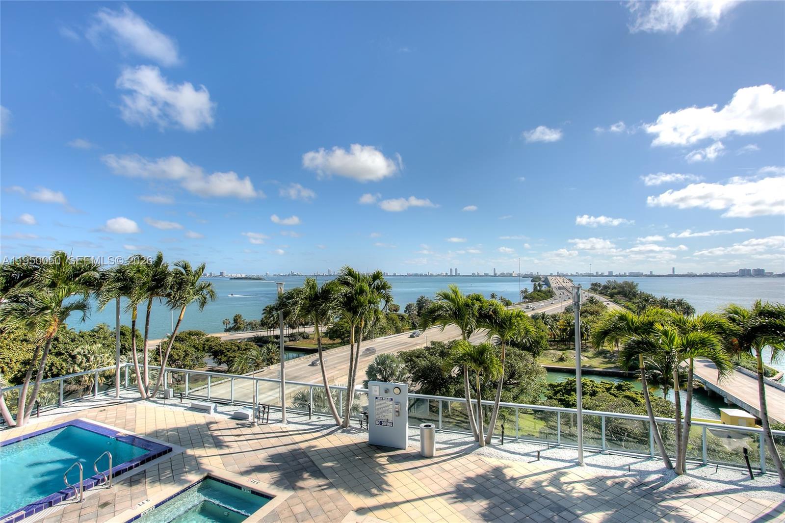 BLUE CONDO - Residential