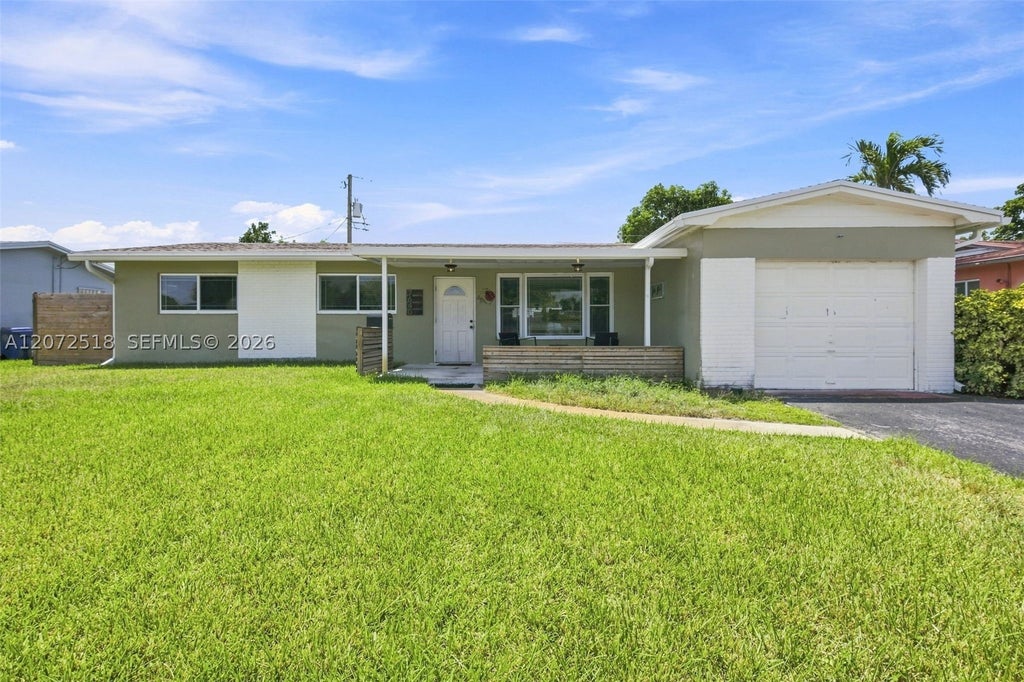Photo of 7640 NW 8th St, Pembroke Pines, FL 33024 (MLS # A12072518)