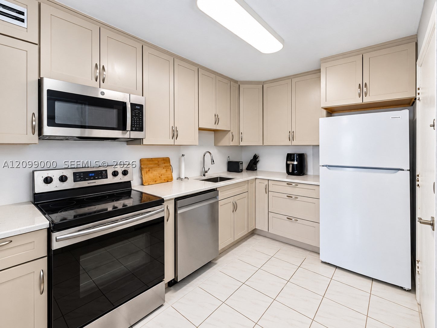 1750 James Ave 7L