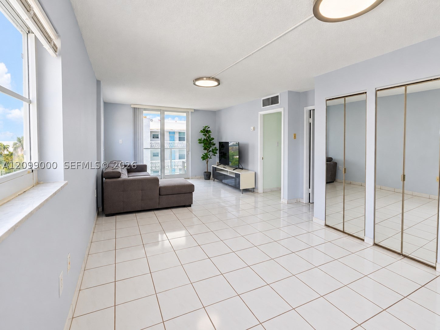 1750 James Ave 7L