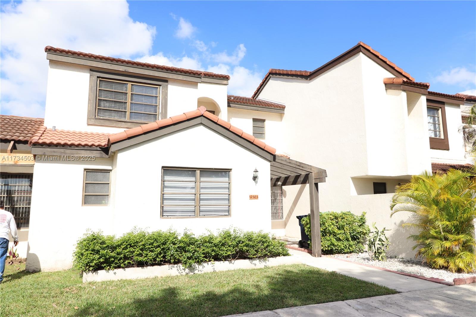 Rental Property at Address Not Disclosed, Miami, Broward County, Florida - Bedrooms: 2 
Bathrooms: 3  - $2,800 MO.