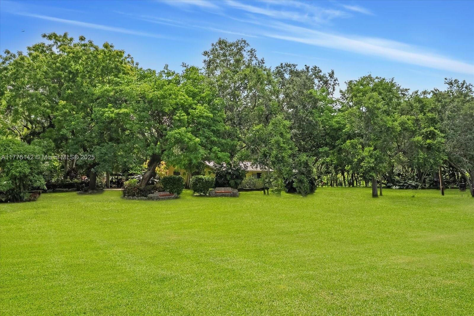 BREEZY OAKS - Land