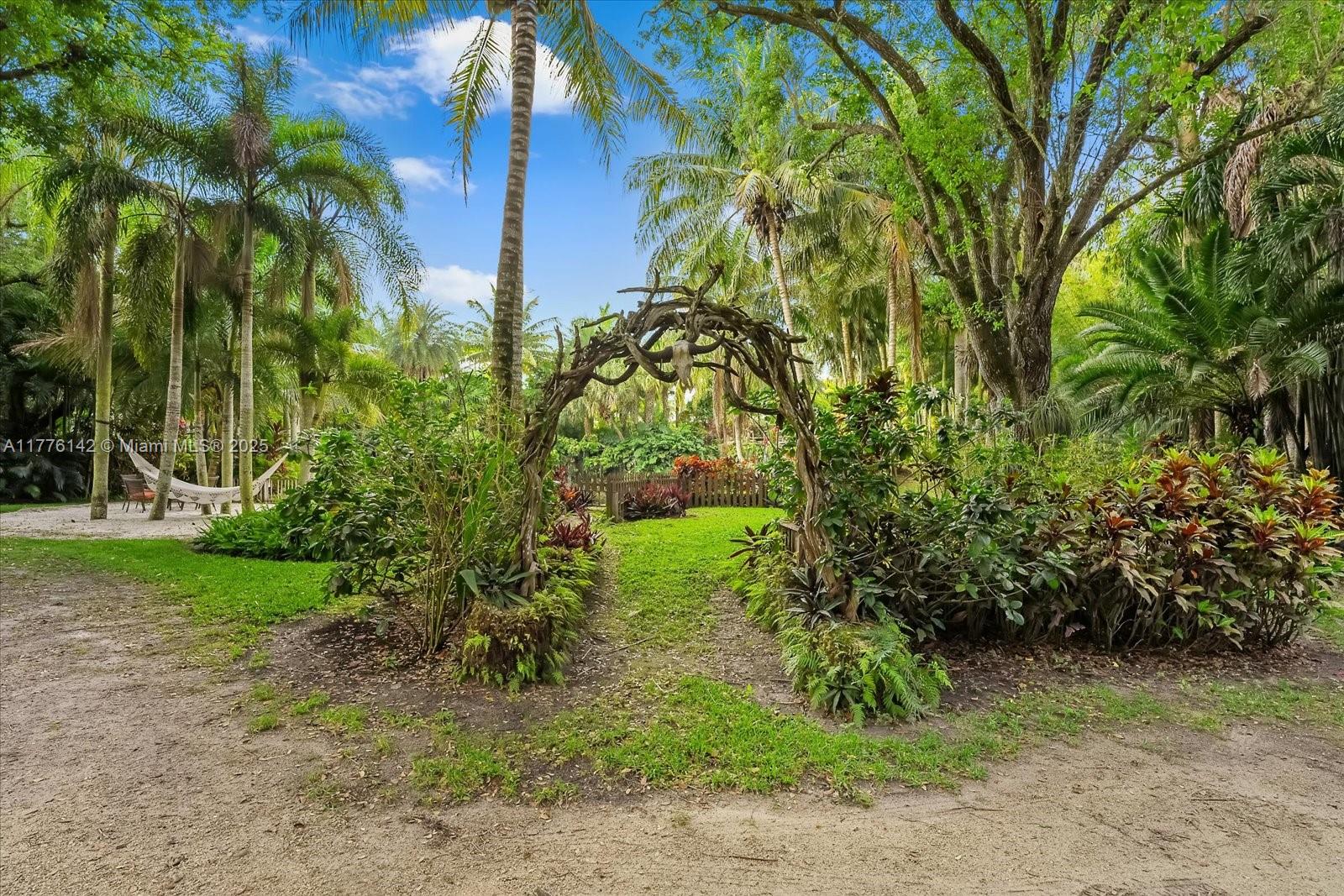 BREEZY OAKS - Land