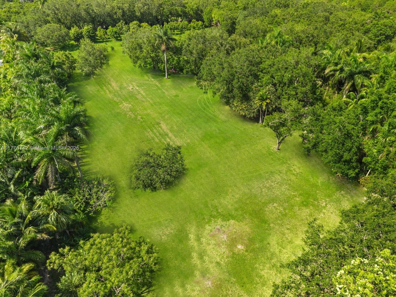 BREEZY OAKS - Land