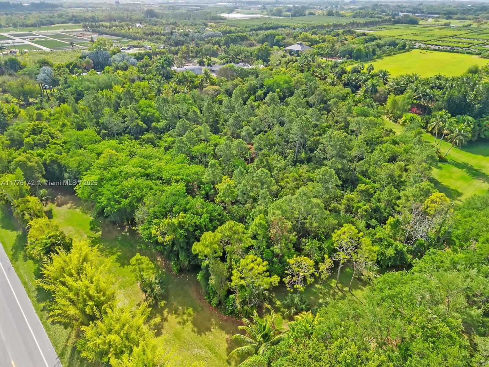 BREEZY OAKS - Land