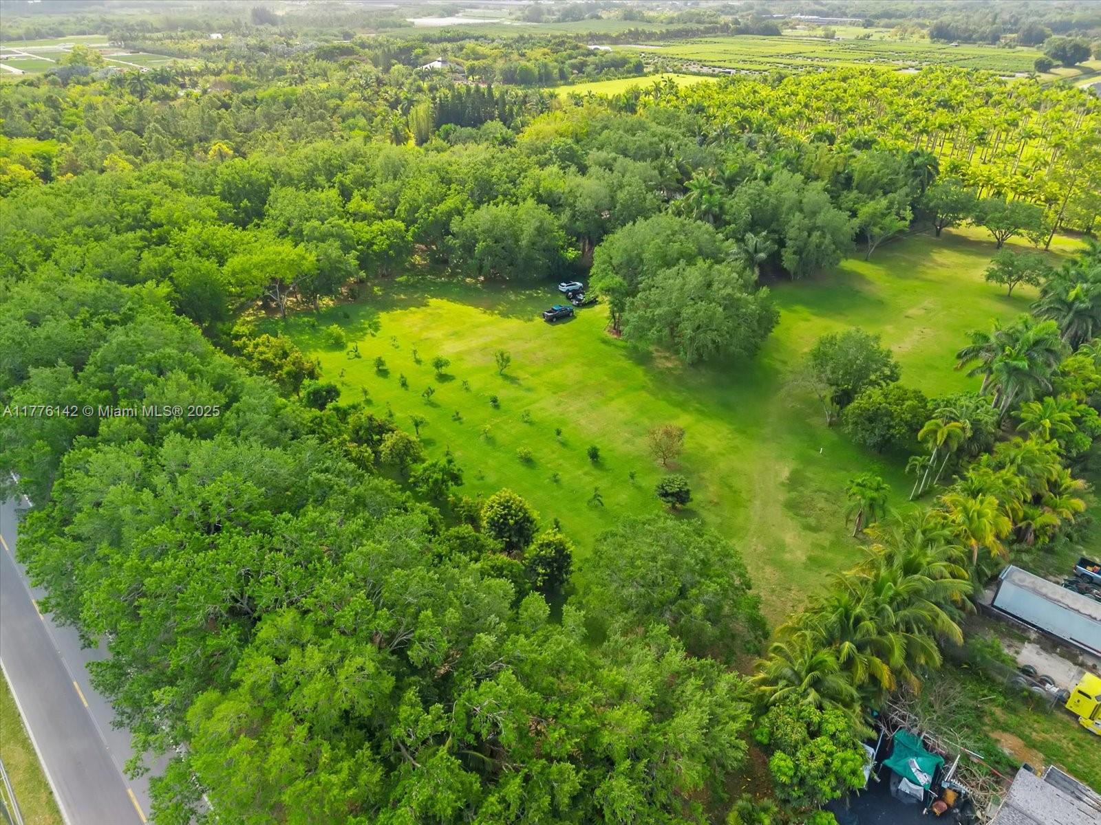BREEZY OAKS - Land