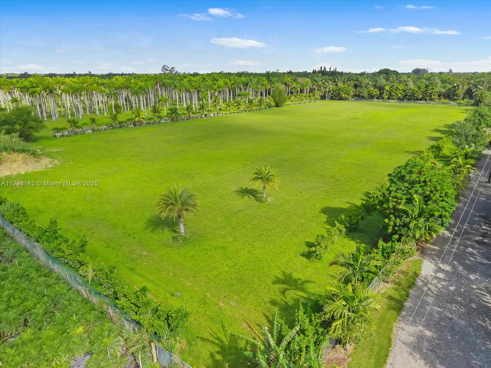 BREEZY OAKS - Land