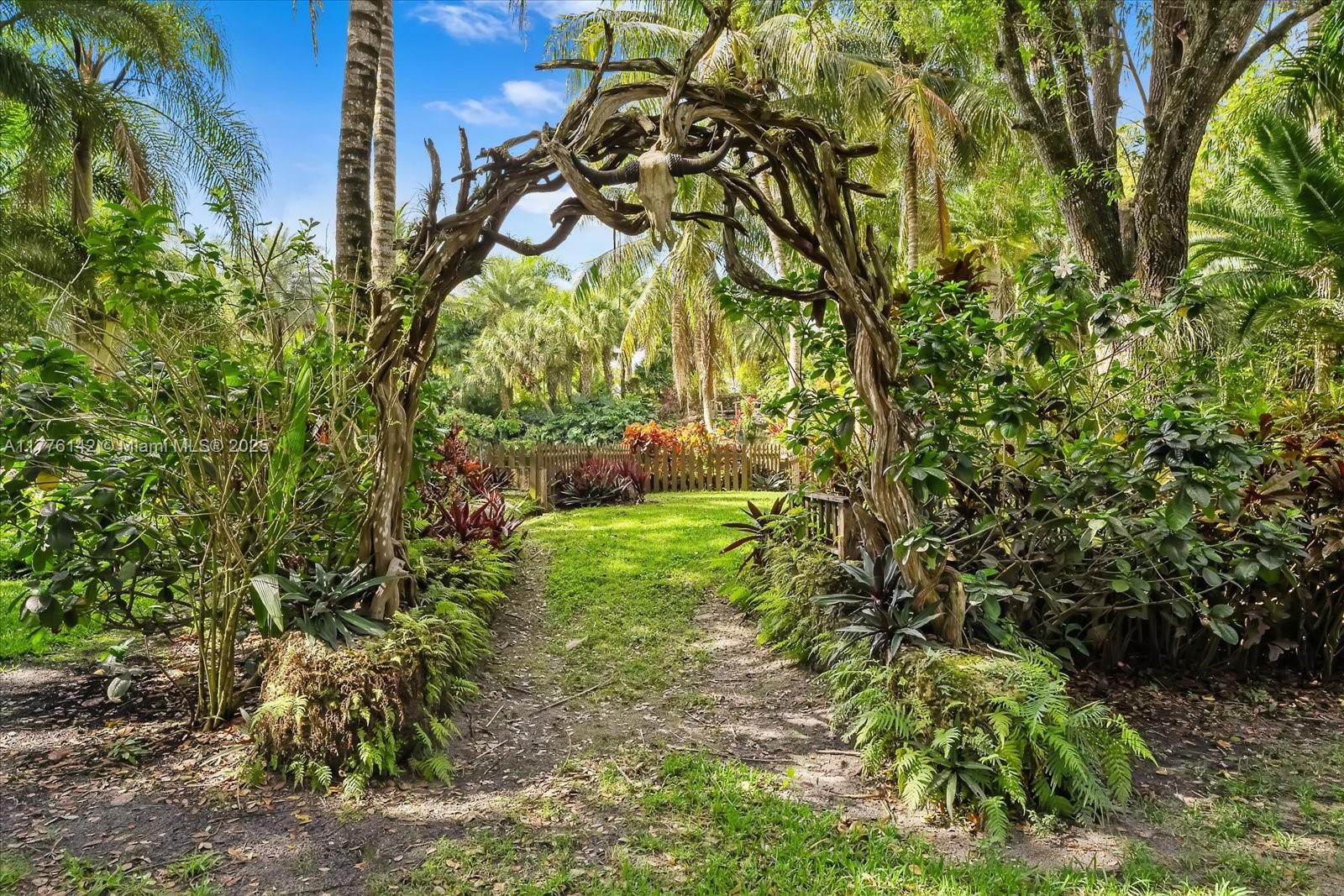 BREEZY OAKS - Land