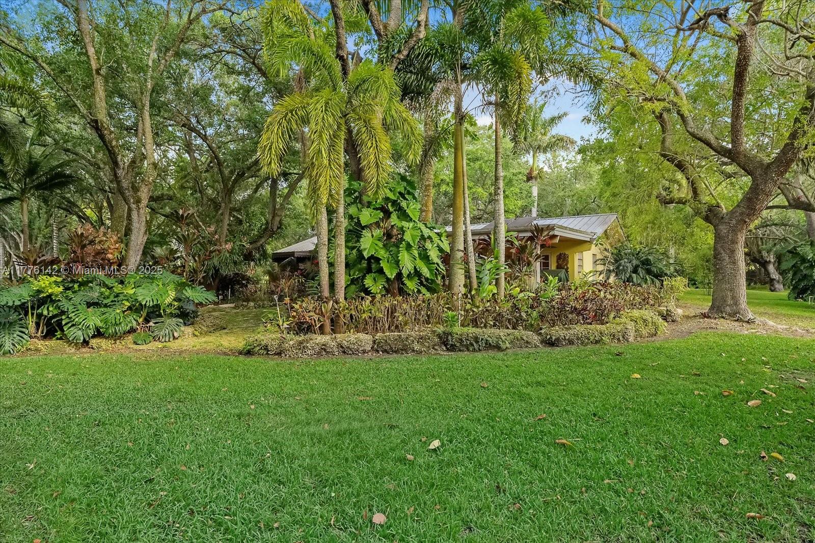 BREEZY OAKS - Land