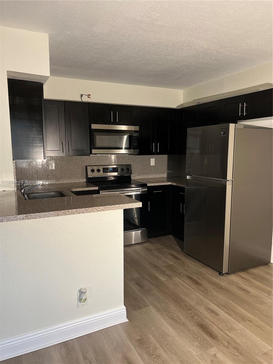 ROYAL RIDGE CONDO - Residential Lease