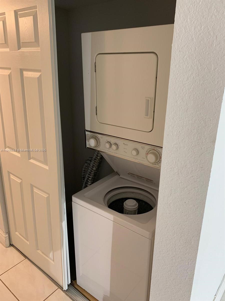 ROYAL RIDGE CONDO - Residential Lease