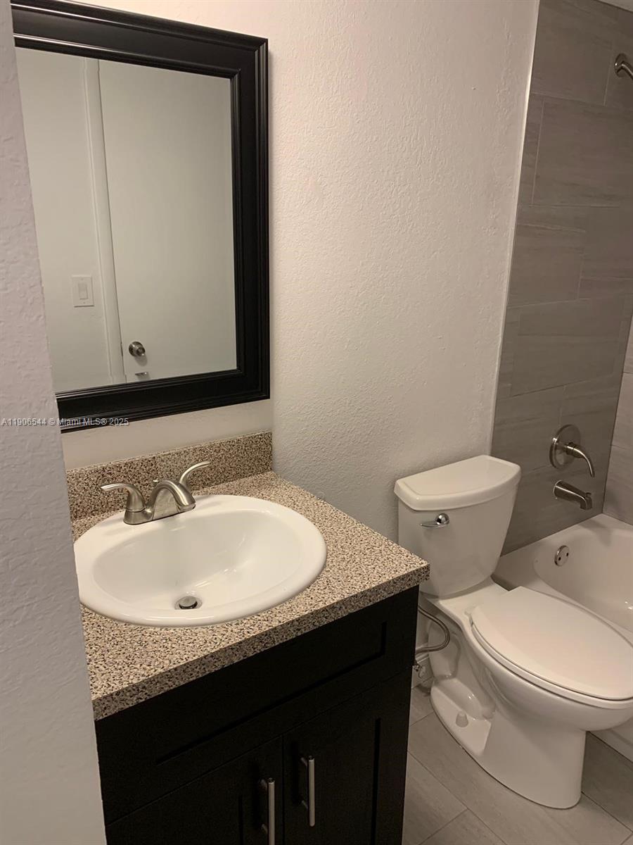 ROYAL RIDGE CONDO - Residential Lease