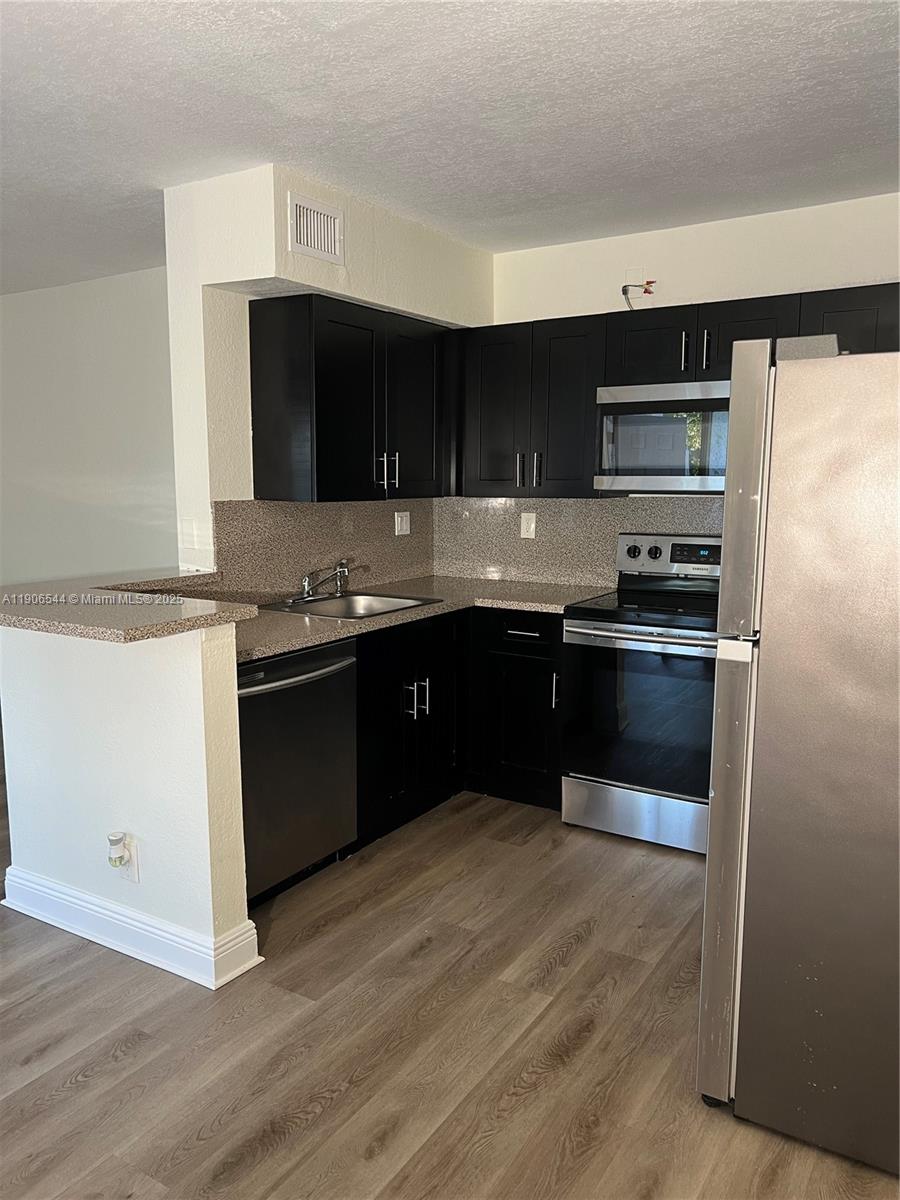 ROYAL RIDGE CONDO - Residential Lease