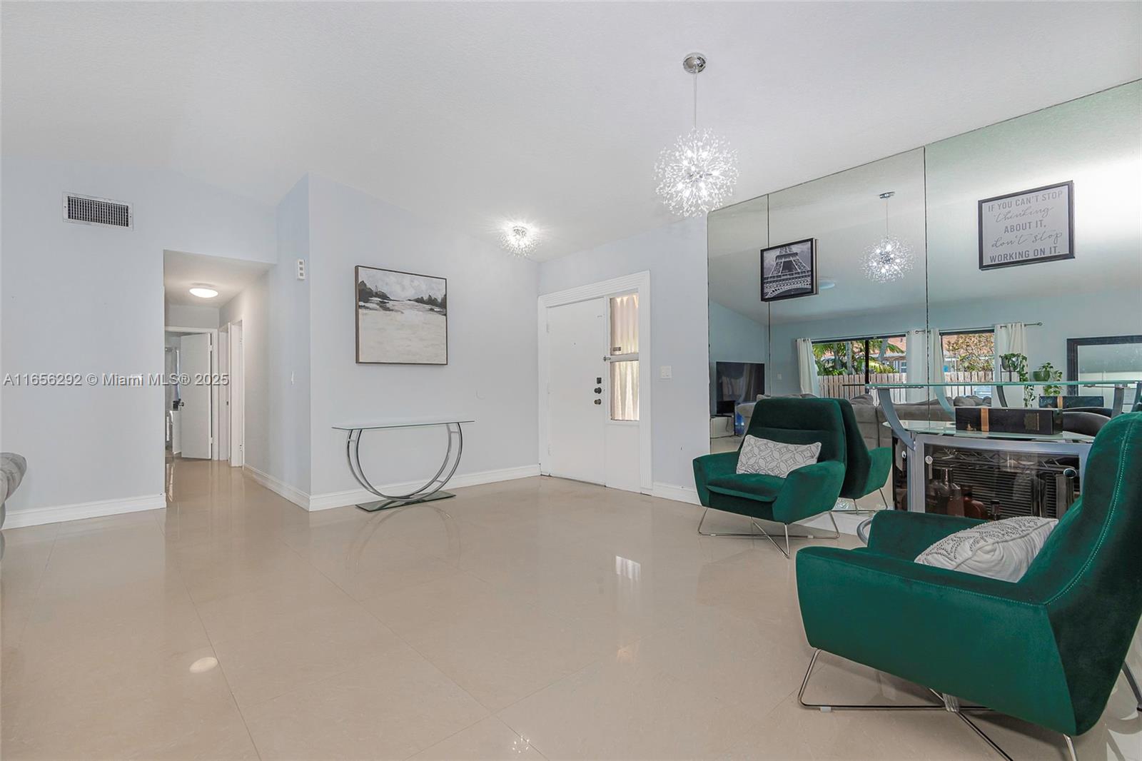 FLAMINGO GARDENS - Residential