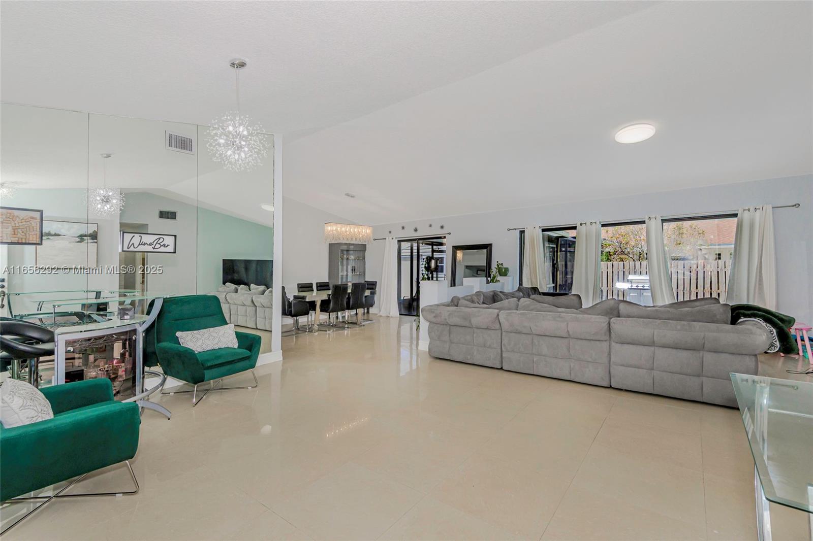 FLAMINGO GARDENS - Residential
