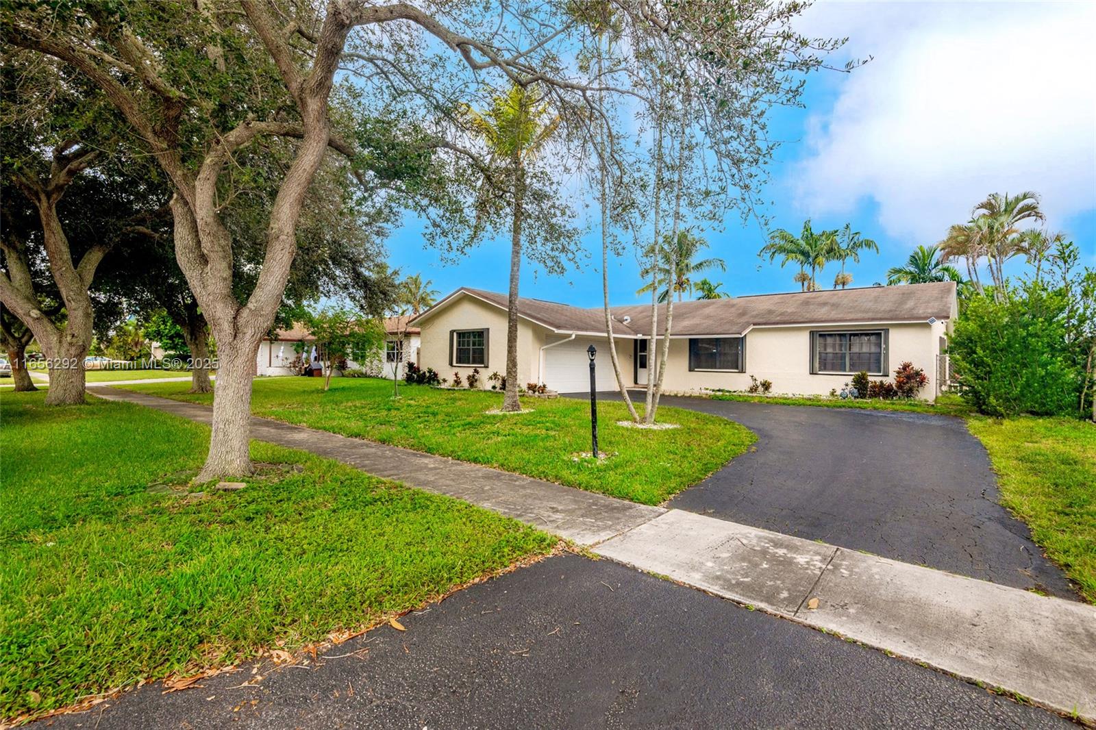 FLAMINGO GARDENS - Residential