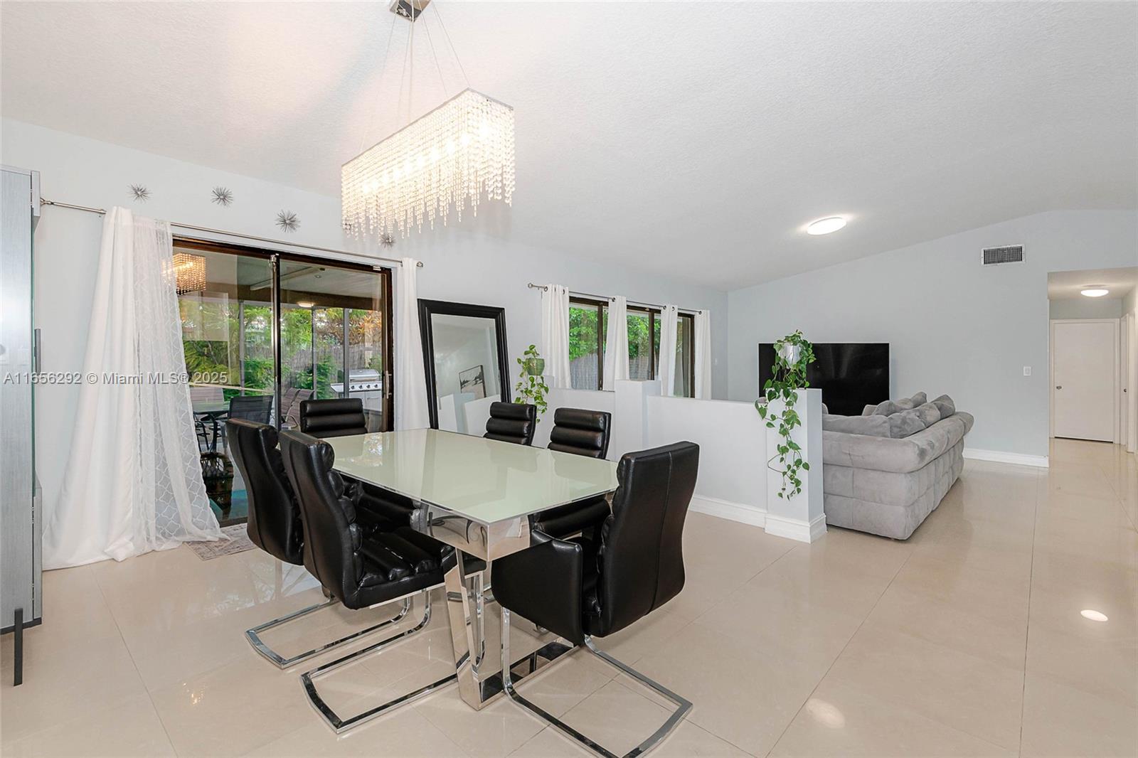 FLAMINGO GARDENS - Residential