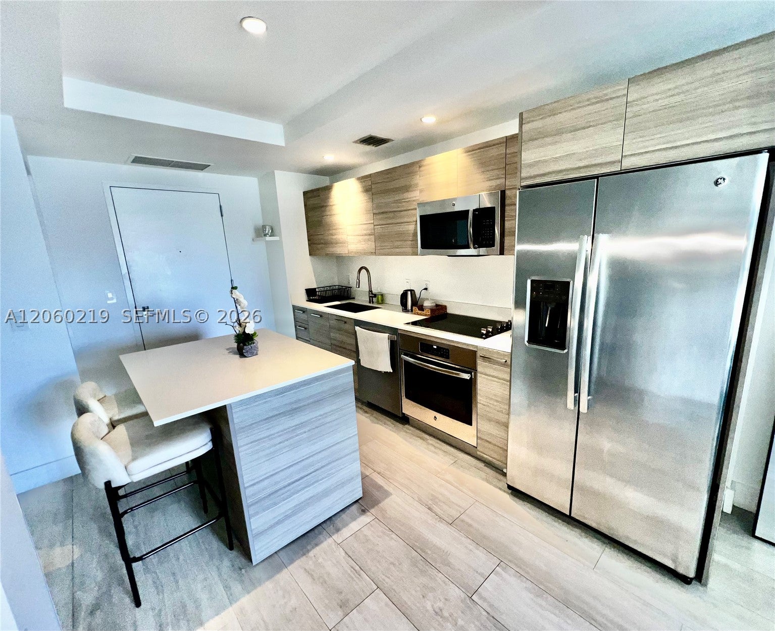 121 NE 34th St 803