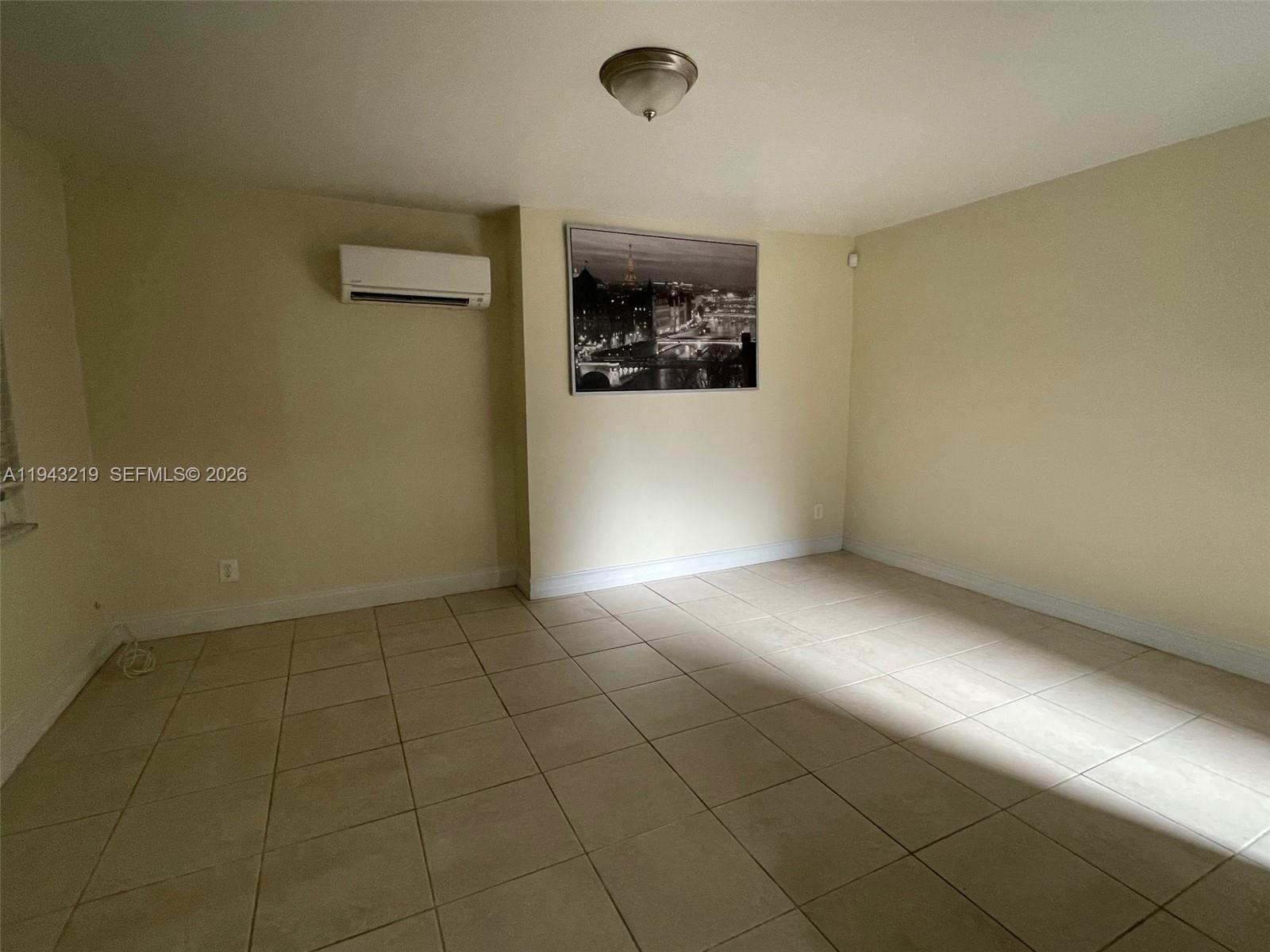 HOLLYWOOD - Residential Lease